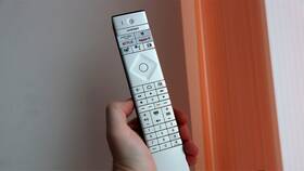 Как перезагрузить пульт Smart TV в Много Мебели